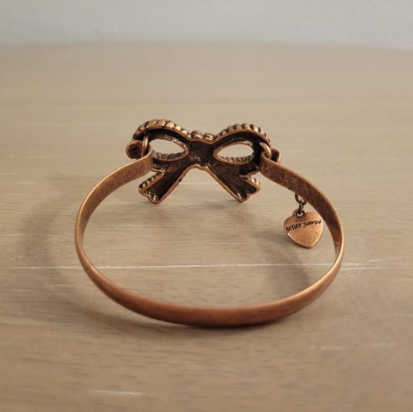 Betsey Johnson Bow Bangle Bracelet - Picture 3 of 10